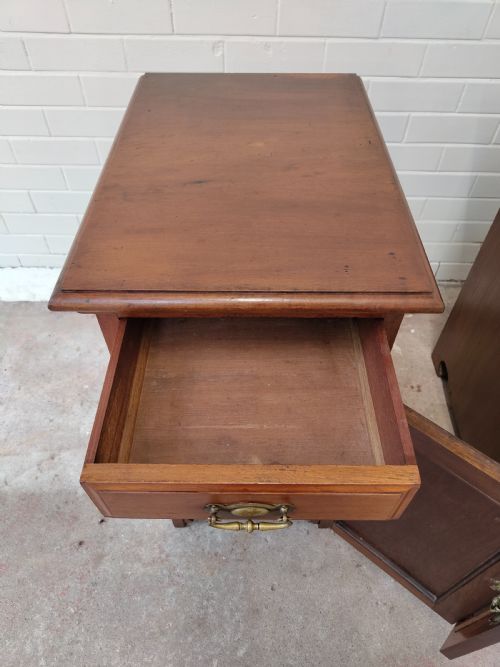 ANTIQUE PAIR OF EDWARDIAN SOLID WALNUT BEDSIDE CABINETS CUPBOARDS TABLES - ADDITIONAL PHOTO 10