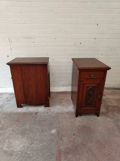 ANTIQUE PAIR OF EDWARDIAN SOLID WALNUT BEDSIDE CABINETS CUPBOARDS TABLES - ADDITIONAL PHOTO 5