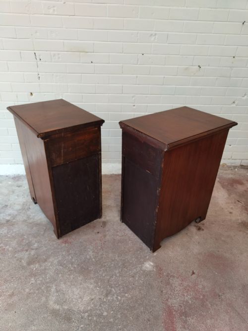 ANTIQUE PAIR OF EDWARDIAN SOLID WALNUT BEDSIDE CABINETS CUPBOARDS TABLES - ADDITIONAL PHOTO 6