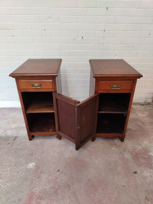 ANTIQUE PAIR OF EDWARDIAN SOLID WALNUT BEDSIDE CABINETS CUPBOARDS TABLES - ADDITIONAL PHOTO 9