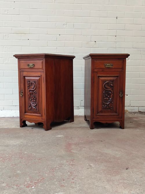 antique pair of edwardian solid walnut bedside cabinets cupboards tables - CATEGORY: ANTIQUE TABLES - DATED EDWARDIAN
