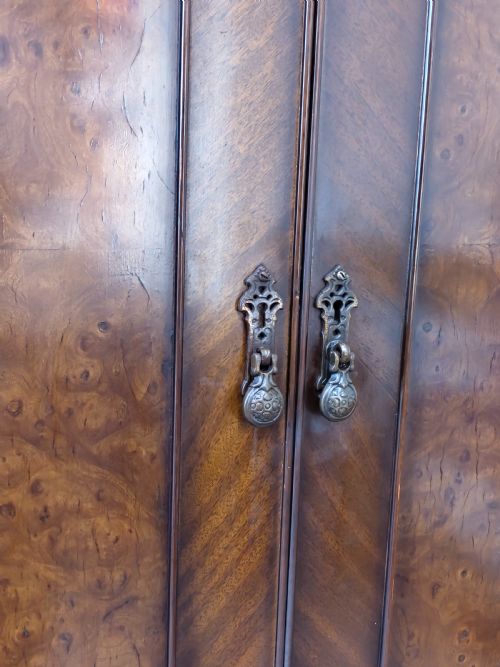 ANTIQUE BURR WALNUT DOUBLE DOME TOP DOUBLE WARDROBE ARMOIRE COMPACTUM - ADDITIONAL PHOTO 11