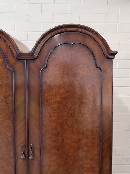 ANTIQUE BURR WALNUT DOUBLE DOME TOP DOUBLE WARDROBE ARMOIRE COMPACTUM - ADDITIONAL PHOTO 15