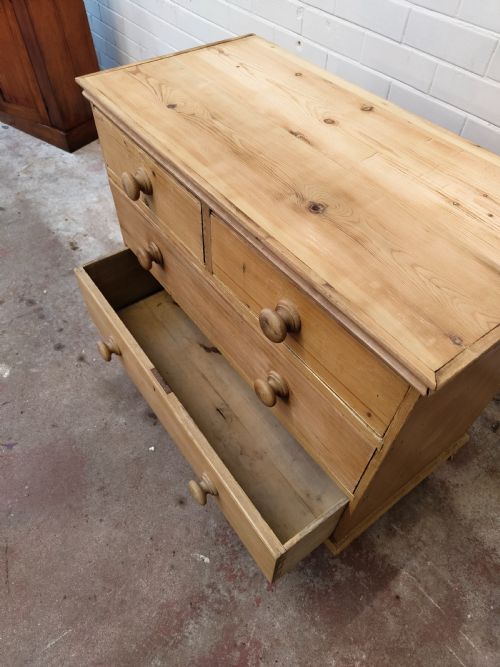DIMINUTIVE ANTIQUE VICTORIAN COUNTRY HOUSE PINE CHEST OF DRAWERS - ADDITIONAL PHOTO 12