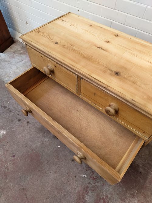 DIMINUTIVE ANTIQUE VICTORIAN COUNTRY HOUSE PINE CHEST OF DRAWERS - ADDITIONAL PHOTO 1