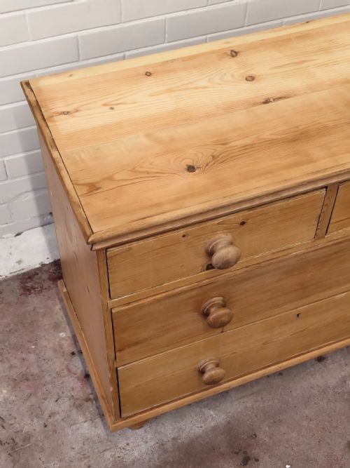 DIMINUTIVE ANTIQUE VICTORIAN COUNTRY HOUSE PINE CHEST OF DRAWERS - ADDITIONAL PHOTO 4
