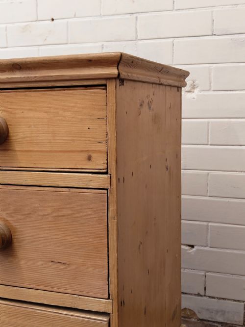 DIMINUTIVE ANTIQUE VICTORIAN COUNTRY HOUSE PINE CHEST OF DRAWERS - ADDITIONAL PHOTO 15