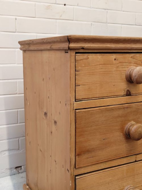 DIMINUTIVE ANTIQUE VICTORIAN COUNTRY HOUSE PINE CHEST OF DRAWERS - ADDITIONAL PHOTO 17