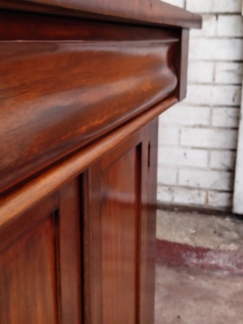 DIMINUTIVE ANTIQUE REGENCY EARLY VICTORIAN MAHOGANY CHIFFONIER CABINET - ADDITIONAL PHOTO 3