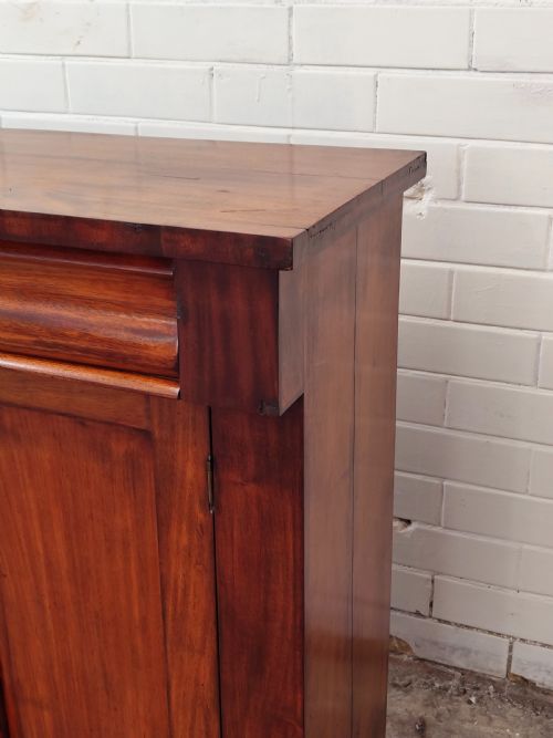 DIMINUTIVE ANTIQUE REGENCY EARLY VICTORIAN MAHOGANY CHIFFONIER CABINET - ADDITIONAL PHOTO 6
