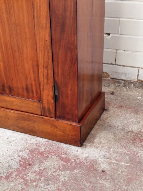 DIMINUTIVE ANTIQUE REGENCY EARLY VICTORIAN MAHOGANY CHIFFONIER CABINET - ADDITIONAL PHOTO 7