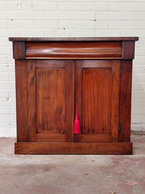 DIMINUTIVE ANTIQUE REGENCY EARLY VICTORIAN MAHOGANY CHIFFONIER CABINET - ADDITIONAL PHOTO 8