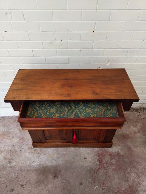 DIMINUTIVE ANTIQUE REGENCY EARLY VICTORIAN MAHOGANY CHIFFONIER CABINET - ADDITIONAL PHOTO 14