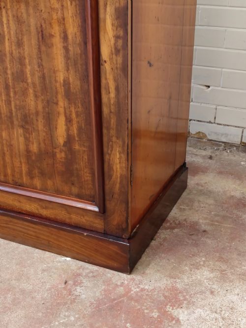 ANTIQUE VICTORIAN SOLID MAHOGANY DOUBLE WARDROBE ARMOIRE COMPACTUM - ADDITIONAL PHOTO 4