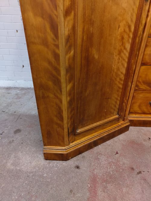 ANTIQUE VICTORIAN SATIN BIRCH CORNER WARDROBE ARMOIRE COMPACTUM - ADDITIONAL PHOTO 1