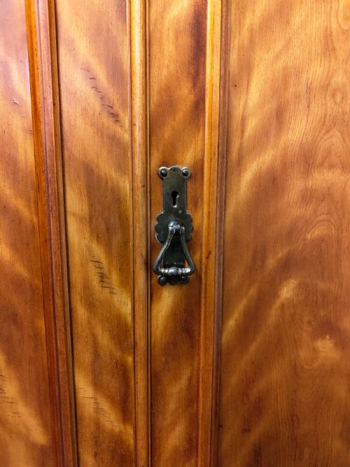 ANTIQUE VICTORIAN SATIN BIRCH CORNER WARDROBE ARMOIRE COMPACTUM - ADDITIONAL PHOTO 16