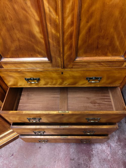 ANTIQUE VICTORIAN SATIN BIRCH CORNER WARDROBE ARMOIRE COMPACTUM - ADDITIONAL PHOTO 18