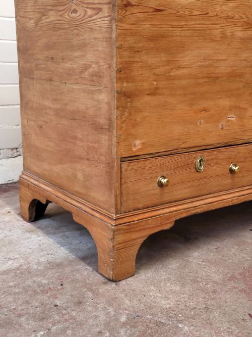 DIMINUTIVE ANTIQUE GEORGIAN SOLID PINE MULE CHEST BLANKET BOX - ADDITIONAL PHOTO 18