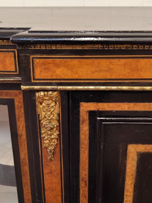 ANTIQUE EARLY VICTORIAN ENGLISH EBONISED INLAID AND ORMOLU CREDENZA SIDEBOARD CABINET - ADDITIONAL PHOTO 18