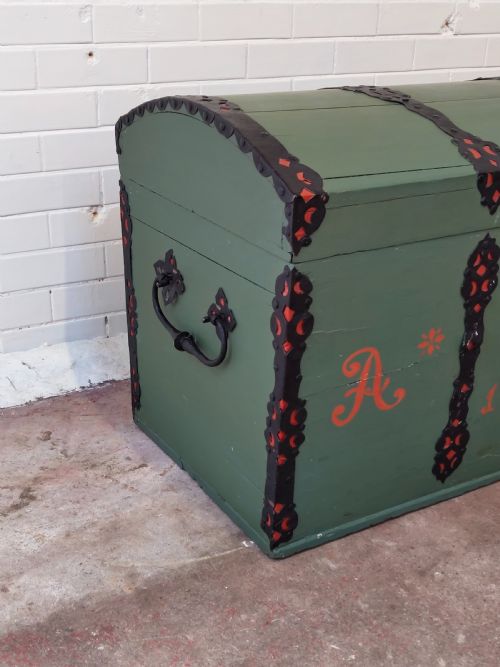 ANTIQUE SWEDISH PAINTED DOME TOP SHIPS TRAVEL TRUNK COFFER CHEST - ADDITIONAL PHOTO 2