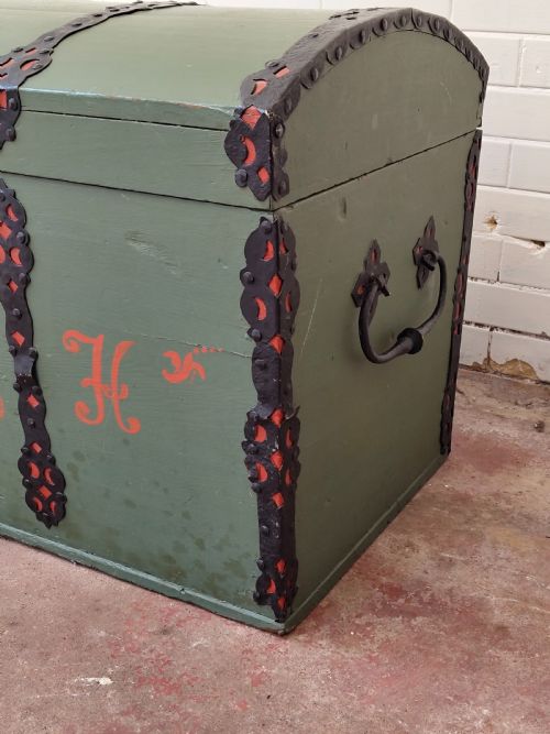 ANTIQUE SWEDISH PAINTED DOME TOP SHIPS TRAVEL TRUNK COFFER CHEST - ADDITIONAL PHOTO 3