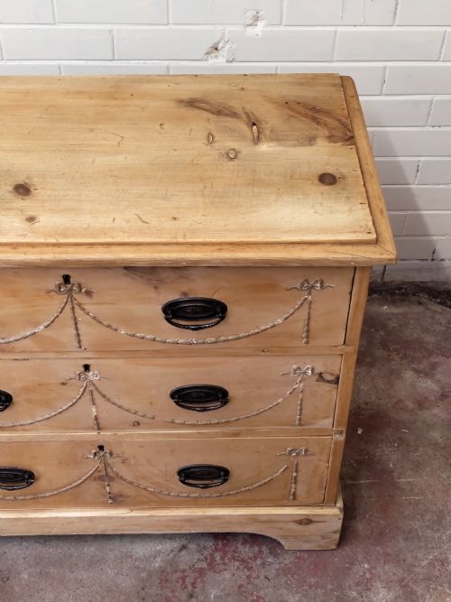 DIMINUTIVE ANTIQUE REGENCY SOLID PINE COUNTRY HOUSE CHEST OF DRAWERS - ADDITIONAL PHOTO 2