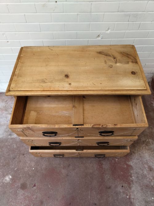 DIMINUTIVE ANTIQUE REGENCY SOLID PINE COUNTRY HOUSE CHEST OF DRAWERS - ADDITIONAL PHOTO 3