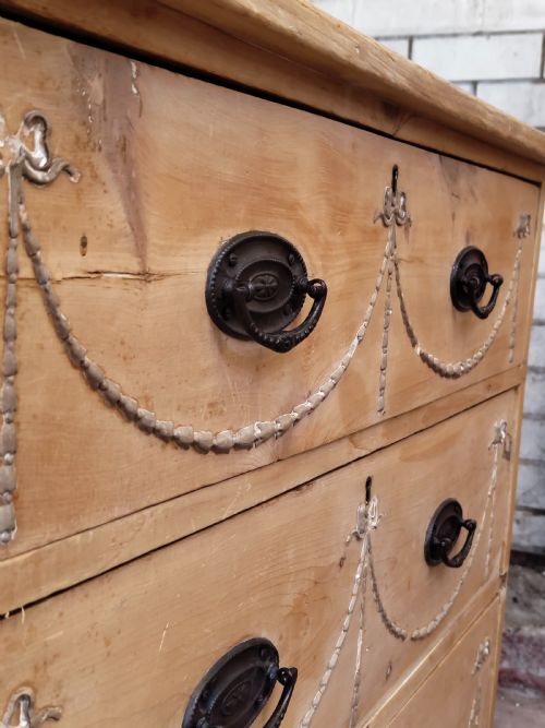 DIMINUTIVE ANTIQUE REGENCY SOLID PINE COUNTRY HOUSE CHEST OF DRAWERS - ADDITIONAL PHOTO 7