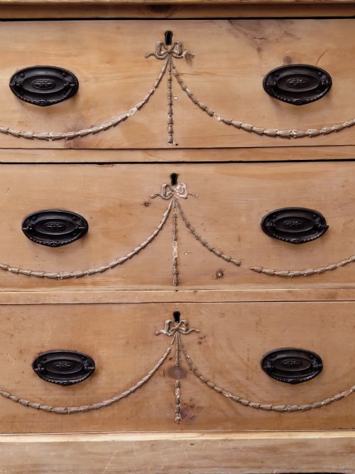 DIMINUTIVE ANTIQUE REGENCY SOLID PINE COUNTRY HOUSE CHEST OF DRAWERS - ADDITIONAL PHOTO 9