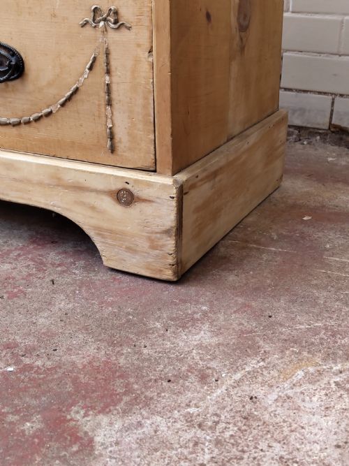 DIMINUTIVE ANTIQUE REGENCY SOLID PINE COUNTRY HOUSE CHEST OF DRAWERS - ADDITIONAL PHOTO 10