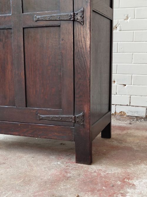 ANTIQUE SOLID CARVED OAK GEOMETRIC SINGLE HALL WARDROBE ARMOIRE COMPACTUM - ADDITIONAL PHOTO 2