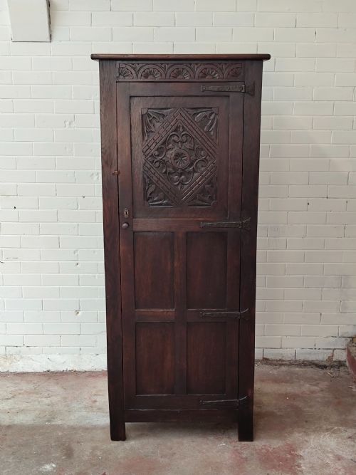 ANTIQUE SOLID CARVED OAK GEOMETRIC SINGLE HALL WARDROBE ARMOIRE COMPACTUM - ADDITIONAL PHOTO 4