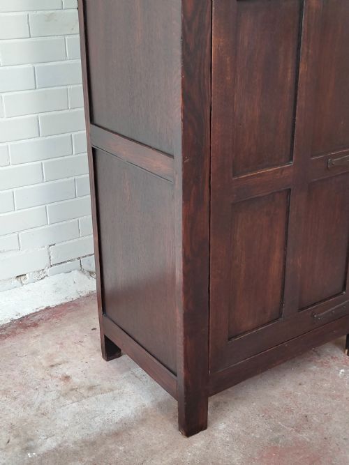 ANTIQUE SOLID CARVED OAK GEOMETRIC SINGLE HALL WARDROBE ARMOIRE COMPACTUM - ADDITIONAL PHOTO 9