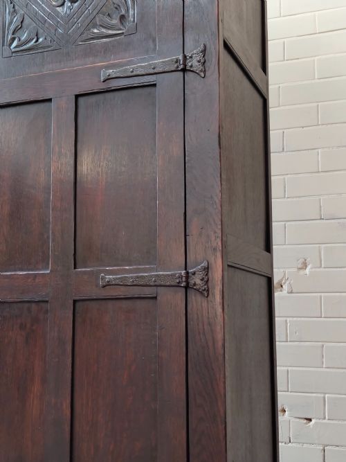 ANTIQUE SOLID CARVED OAK GEOMETRIC SINGLE HALL WARDROBE ARMOIRE COMPACTUM - ADDITIONAL PHOTO 11
