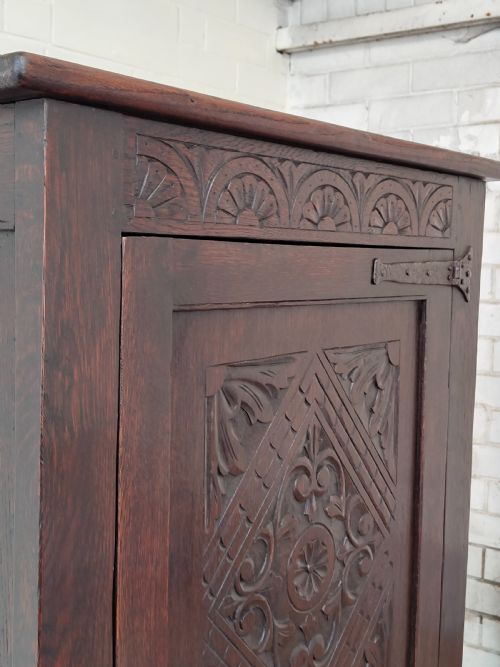 ANTIQUE SOLID CARVED OAK GEOMETRIC SINGLE HALL WARDROBE ARMOIRE COMPACTUM - ADDITIONAL PHOTO 12