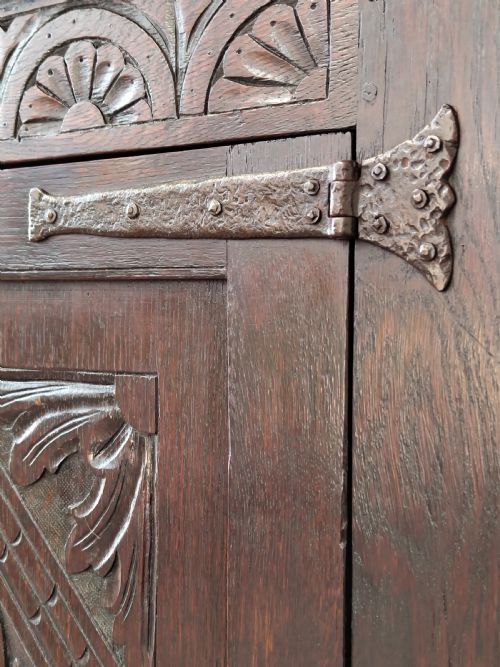 ANTIQUE SOLID CARVED OAK GEOMETRIC SINGLE HALL WARDROBE ARMOIRE COMPACTUM - ADDITIONAL PHOTO 13