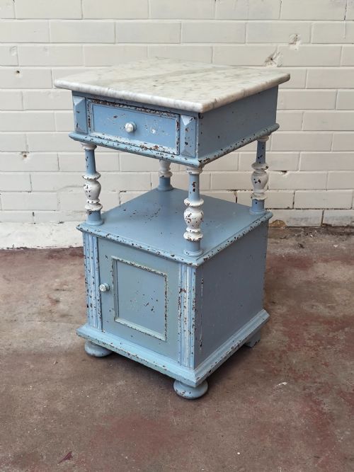 ANTIQUE PAIR OF PAINTED CHIPPY DISTRESSED FRENCH BEDSIDE LAMP TABLES CUPBOARDS - ADDITIONAL PHOTO 4