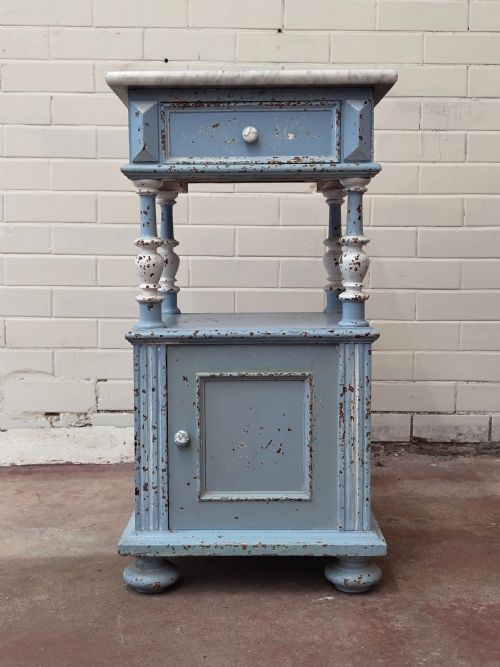 ANTIQUE PAIR OF PAINTED CHIPPY DISTRESSED FRENCH BEDSIDE LAMP TABLES CUPBOARDS - ADDITIONAL PHOTO 7