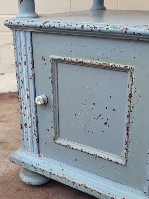 ANTIQUE PAIR OF PAINTED CHIPPY DISTRESSED FRENCH BEDSIDE LAMP TABLES CUPBOARDS - ADDITIONAL PHOTO 9