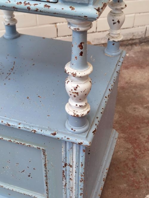 ANTIQUE PAIR OF PAINTED CHIPPY DISTRESSED FRENCH BEDSIDE LAMP TABLES CUPBOARDS - ADDITIONAL PHOTO 14