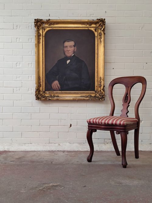 LARGE ANTIQUE VICTORIAN OIL PORTRAIT ON CANVAS OF A GENTLEMAN IN GESSO FRAME - ADDITIONAL PHOTO 2