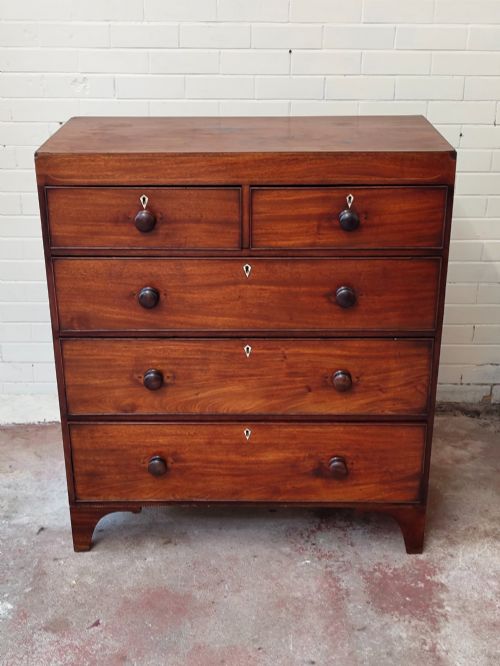 ANTIQUE MAHOGANY GEORGIAN CHEST OF DRAWERS - ADDITIONAL PHOTO 1
