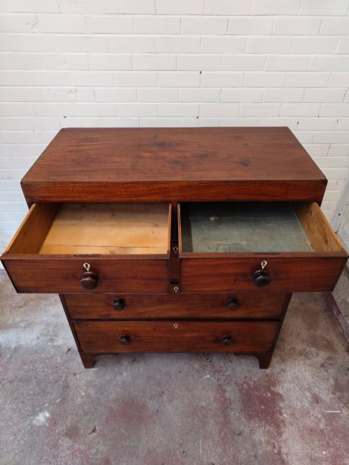 ANTIQUE MAHOGANY GEORGIAN CHEST OF DRAWERS - ADDITIONAL PHOTO 8