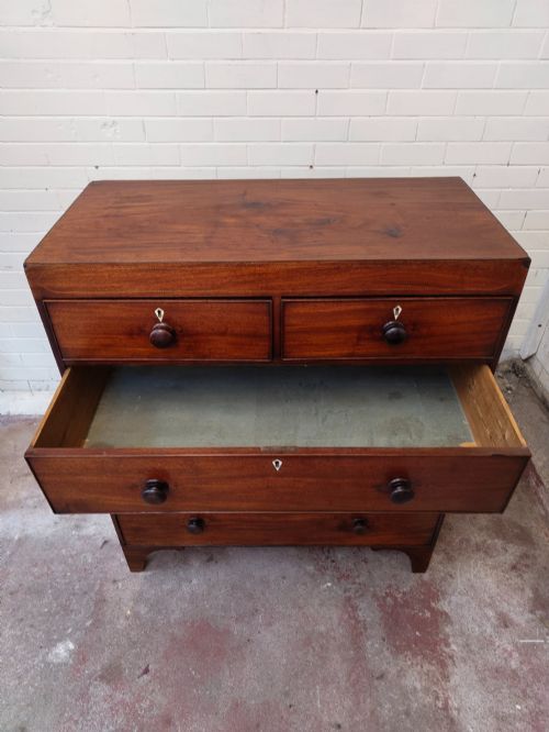 ANTIQUE MAHOGANY GEORGIAN CHEST OF DRAWERS - ADDITIONAL PHOTO 9
