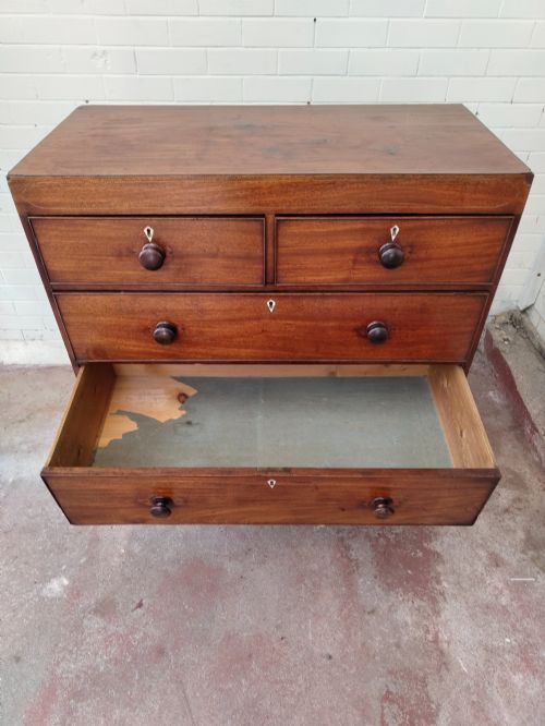 ANTIQUE MAHOGANY GEORGIAN CHEST OF DRAWERS - ADDITIONAL PHOTO 10
