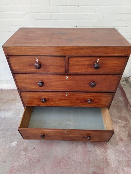 ANTIQUE MAHOGANY GEORGIAN CHEST OF DRAWERS - ADDITIONAL PHOTO 11