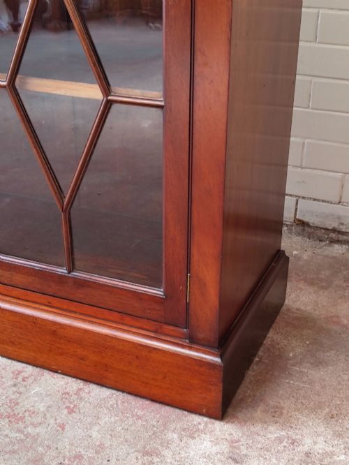 ANTIQUE VICTORIAN MAHOGANY ASTRAGAL GLAZED VICTORIAN ADJUSTABLE BOOKCASE - ADDITIONAL PHOTO 1