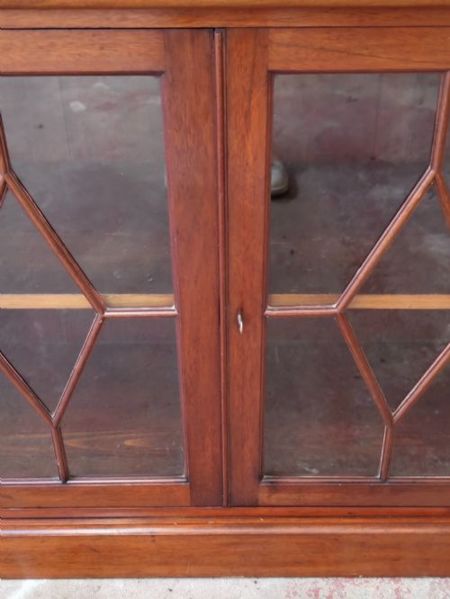ANTIQUE VICTORIAN MAHOGANY ASTRAGAL GLAZED VICTORIAN ADJUSTABLE BOOKCASE - ADDITIONAL PHOTO 6