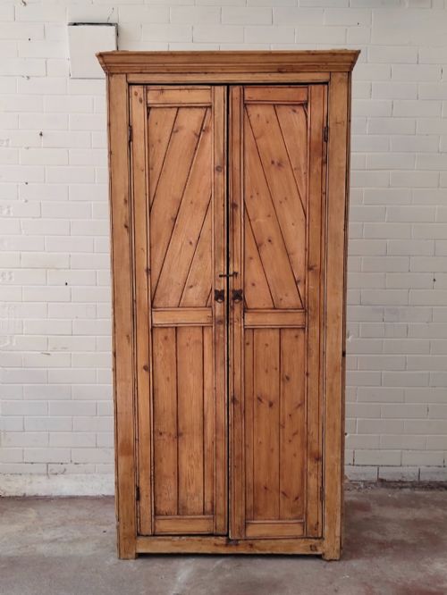ANTIQUE PITCH PINE CORNER WARDROBE CUPBOARD - ADDITIONAL PHOTO 1