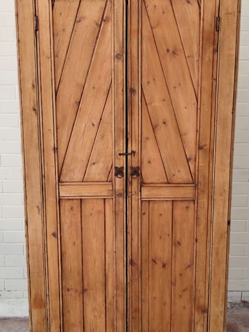 ANTIQUE PITCH PINE CORNER WARDROBE CUPBOARD - ADDITIONAL PHOTO 3